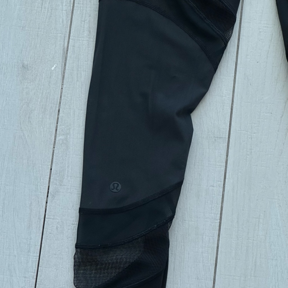 Lululemon Seek The Heat Tight Mesh Legging (Black) Size 6 - Picture 3 of 7